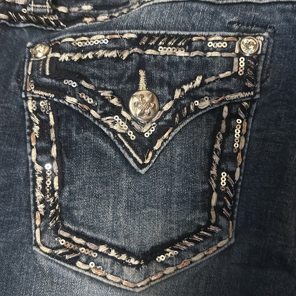 Miss Me Low Rise Boot Cut jeans nicely jeweled size 28 X 33 1/2 - Picture 13 of 14